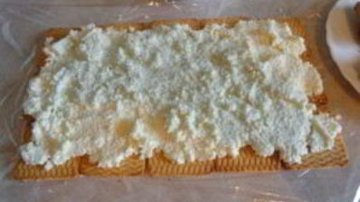 десерт из печенья и творога