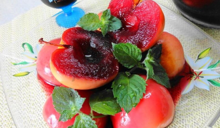 Рецепт хмельных яблочек в вине на десерт