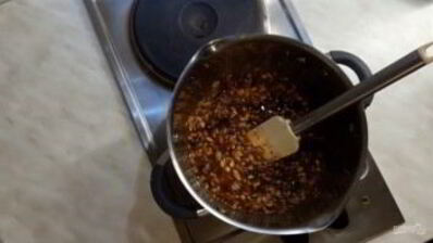 конфеты с орехами, кунжутом, семечками и медом