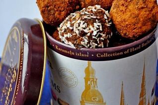 Полезные конфеты из чечевицы и фиников