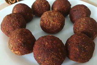 Сыроедческие конфеты из моркови, сухофруктов и орехов