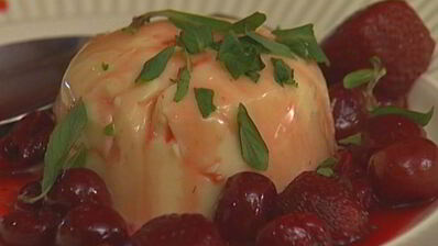 баварский крем с ягодным соусом