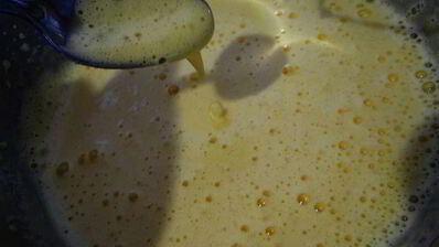 бисквитный рулет на ромовой пропитке с шоколадно-масляным кремом под шоколадной глазурью