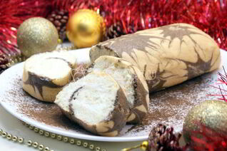 Бисквитный рулет с кремом Новогодний салют