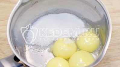 бисквитный рулет с кремом новогодний салют