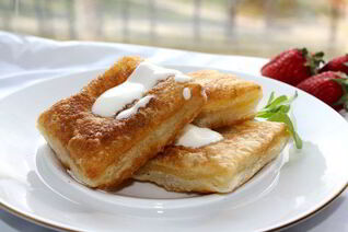 Десертные равиоли со сливочным кремом