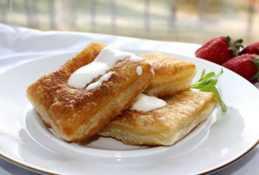 Десертные равиоли со сливочным кремом