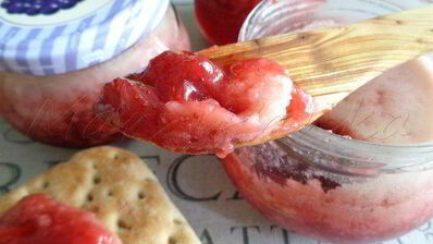 клубнично-ванильный конфитюр с кремом из маршмеллоу