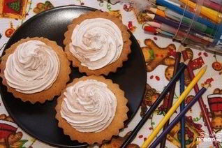 Песочные корзиночки с белковым кремом