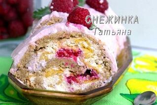 Рулет из овсяных хлопьев с творожно-малиновой начинкой и кремом