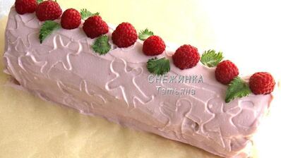 рулет из овсяных хлопьев с творожно-малиновой начинкой и кремом