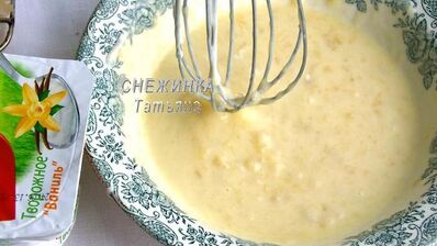 рулет из овсяных хлопьев с творожно-малиновой начинкой и кремом