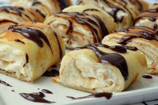 Рулетики из блинов с творожным кремом