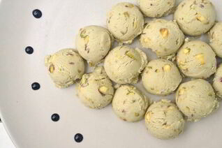 Семифреддо с фисташками и бальзамическим кремом