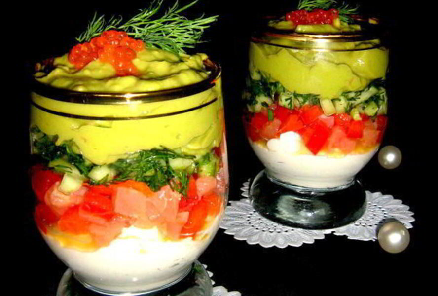 Verrines с семгой и кремом из авокадо