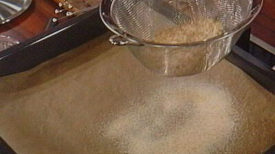 вишневый мильфей с творжно-сливочным кремом и карамельным крокантом