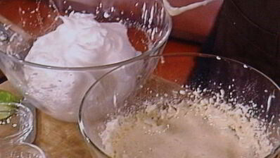 вишневый мильфей с творжно-сливочным кремом и карамельным крокантом