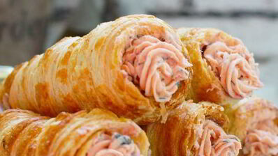 закусочные трубочки с кремом из копченого лосося