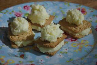 Йогуртовое мороженое с ананасом