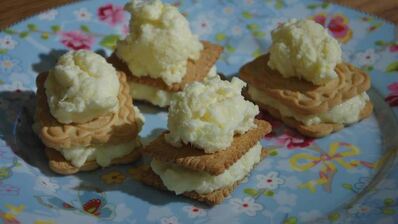 йогуртовое мороженое с ананасом