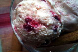 Йогуртовое мороженое с вишней