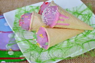 Кейк-попсы в рожке для мороженого