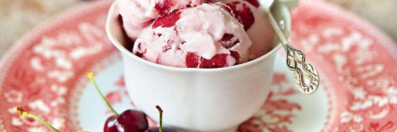 Простое черешневое мороженое