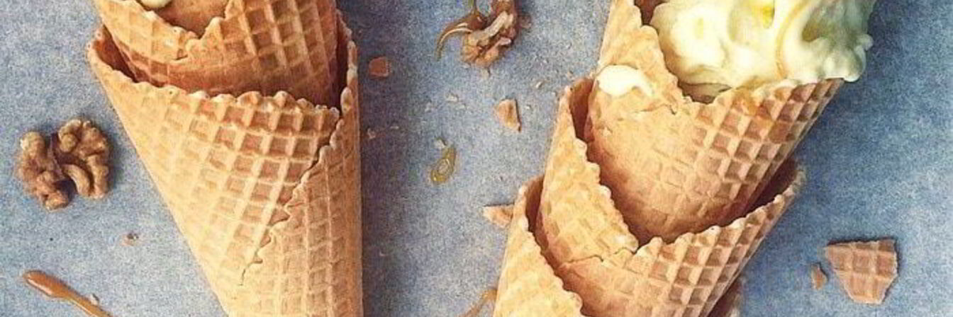 Сливочное мороженое с соленой карамелью