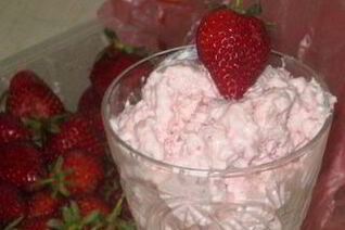 Творожно-клубничное мороженое