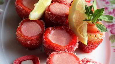 клубничный мусс в клубнике