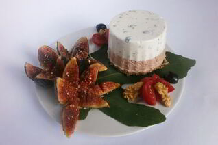 Мусс Два вкуса из творога и ветчины с инжиром