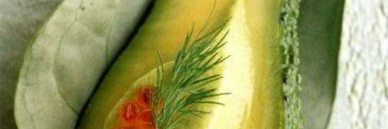 Мусс из авокадо с красной икрой