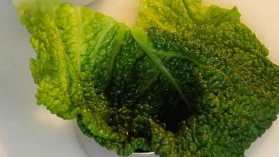 мусс из белой рыбы на пюре из брокколи