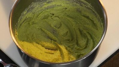 мусс из белой рыбы на пюре из брокколи