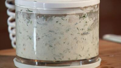 рулет с муссом из трески и брусничным соусом