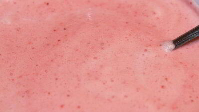 шоколадно-клубничный мусс с орешками