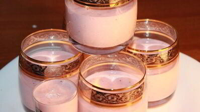 шоколадно-клубничный мусс с орешками