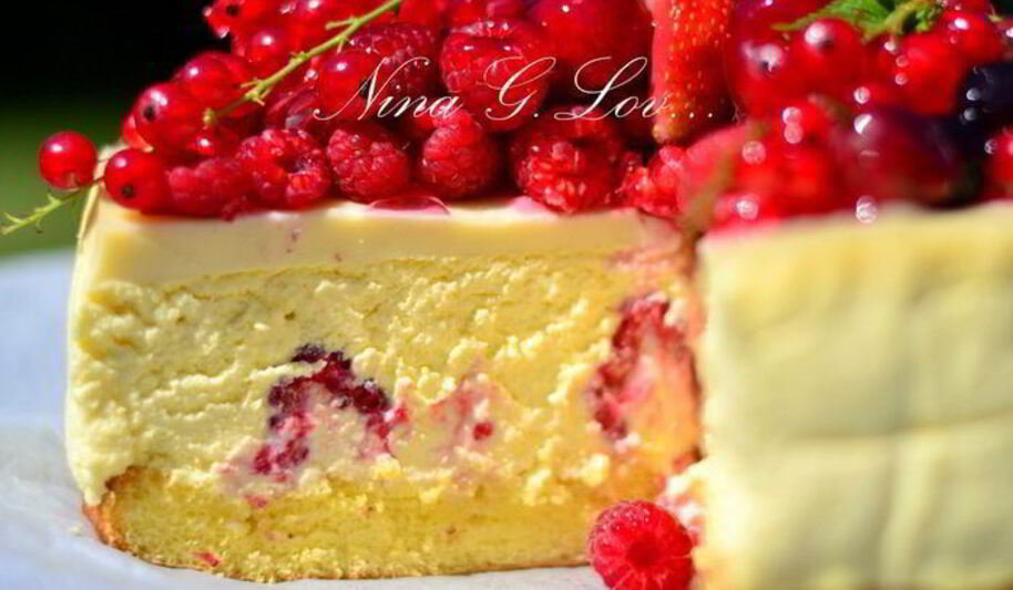 Рецепт творожного торта-мусса с ягодами в белом шоколаде