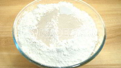 кулич с изюмом