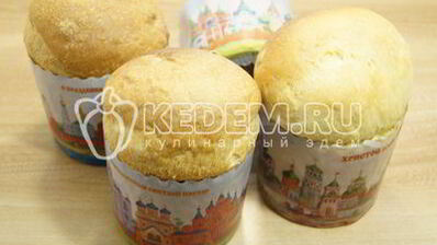 кулич с изюмом