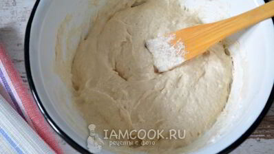 кулич с миндалем и лимонной цедрой