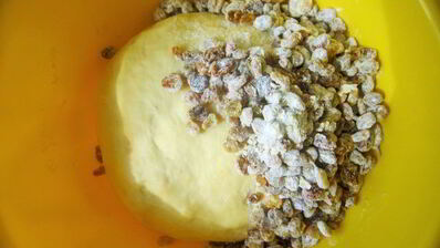 кулич с ромом и изюмом