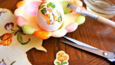 пасхальные яйца в технике декупаж