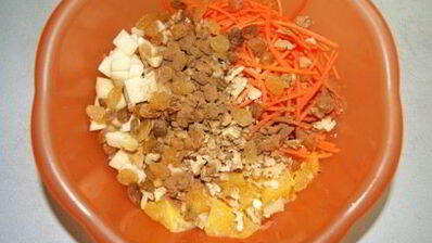 салат-десерт из апельсина, яблока и моркови