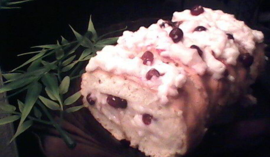 Рецепт бисквитного рулета с брусничным суфле