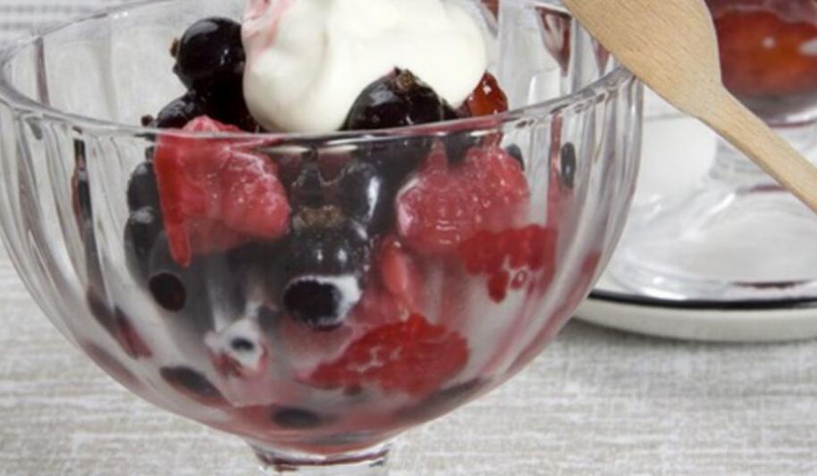 Рецепт сметанного суфле с ягодами