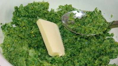 суфле из брокколи со шпинатом, рыбным филе и лесными грибами