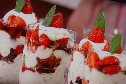 Базиликовый тирамису с клубникой