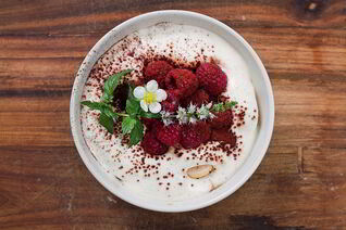 Быстрый тирамису с малиной и мятой