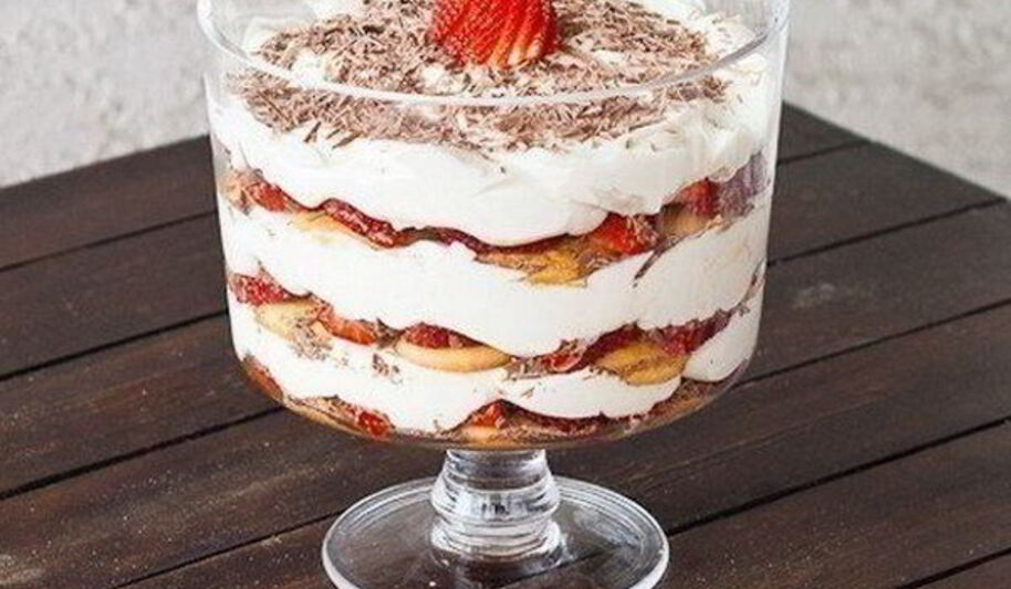 Рецепт клубничного тирамису-трайфл на десерт